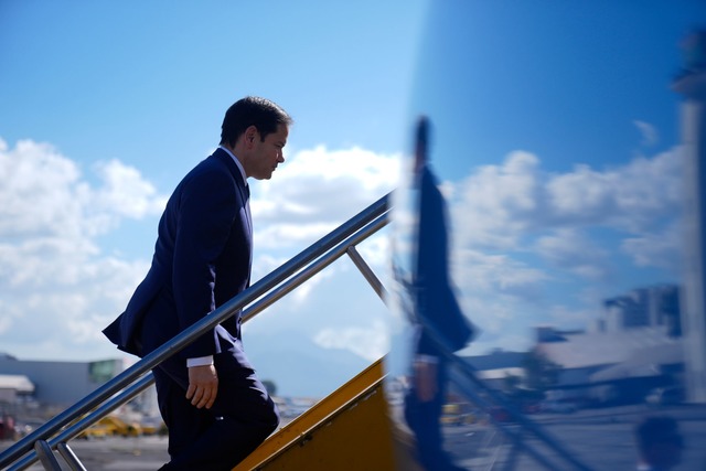 US-Au&szlig;enminister Rubio reist zur...n und im Anschluss in den Nahen Osten.  | Foto: Mark Schiefelbein/Pool AP/AP/dpa