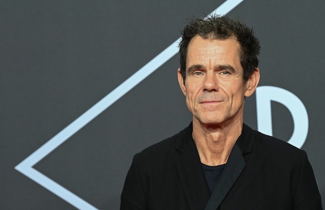 Der neue Film von Tom Tykwer "Das Lich...ng der Berlinale gezeigt. (Archivbild)  | Foto: Jens Kalaene/dpa