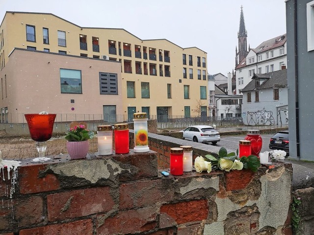 Trauer am Tatort in Offenburg  | Foto: Ralf Burgmaier