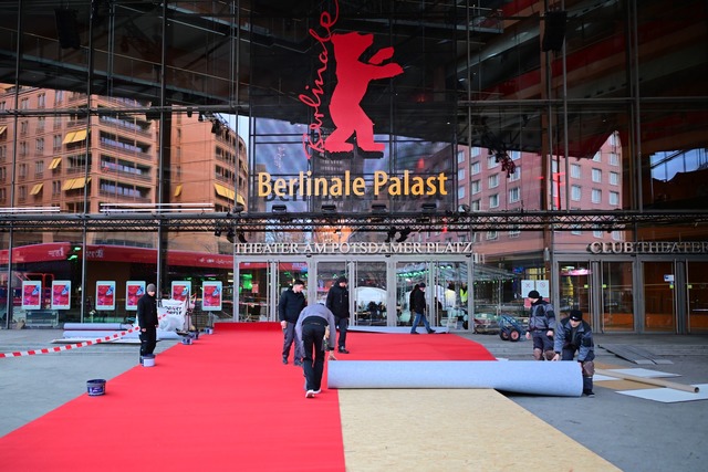 Am Potsdamer Platz wurde bereits der T...l;r die Stars ausgerollt. (Archivbild)  | Foto: Sebsstian Gollnow/dpa