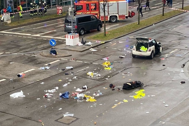 In der Mnchner Innenstadt ist ein Aut...indestens 28 Menschen wurden verletzt.  | Foto: Alexa Grf (dpa)