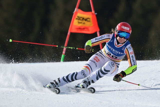 Lena D&uuml;rr zeigte im WM-Riesenslalom eine &uuml;berraschend gute Leistung.  | Foto: Marco Trovati/AP/dpa