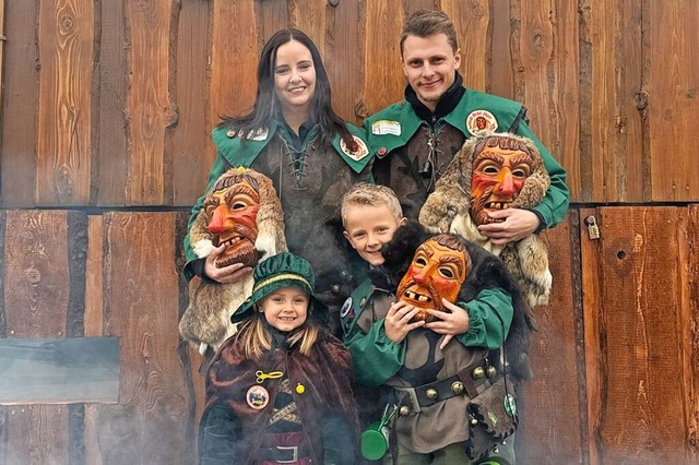 Die Schlossbhl-Jgerin Joyce Studer m...n Felix und den beiden Kindern im Hs.  | Foto: Vera Wilhelm