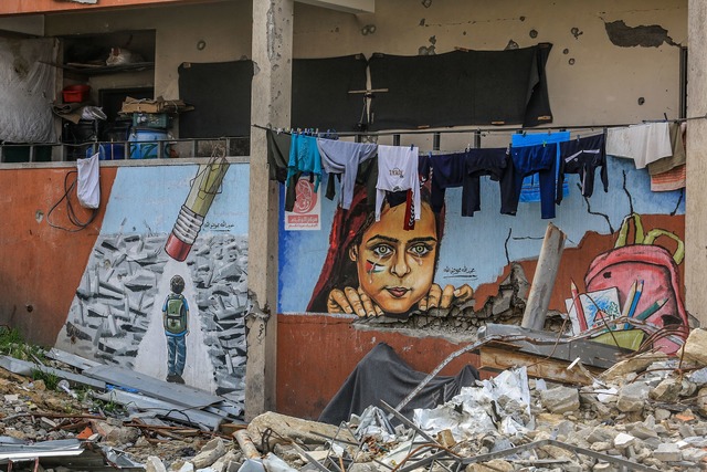 Blick auf zerst&ouml;rtes Geb&auml;ude im S&uuml;den des Gazastreifens.  | Foto: Abed Rahim Khatib/dpa