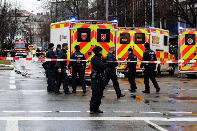 Der Vorfall gegen 10.30 Uhr l&ouml;ste einen Gro&szlig;einsatz aus.  | Foto: Matthias Balk/dpa