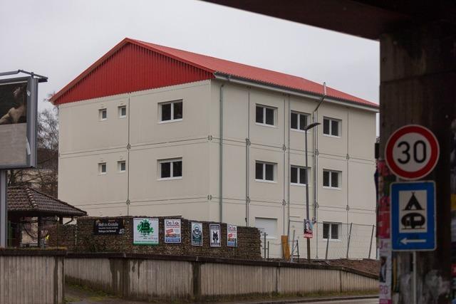 Das Containerhaus an der Teufelsinsel in Waldkirch ist fertig, die ersten Flchtlinge kommen im Mrz