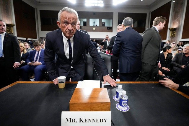 Robert F. Kennedy Jr. wird Gesundheits...auml;sident Donald Trump. (Archivbild)  | Foto: Ben Curtis/AP/dpa