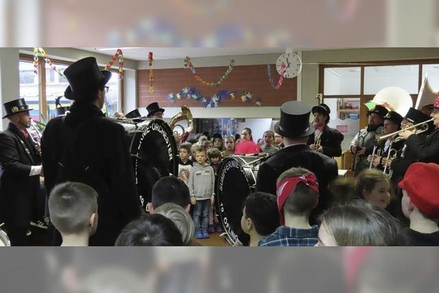 Fasnacht kommt auch in der Grundschule an