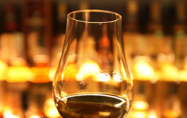 Im vergangenen Jahr wurde weniger scho...er Whisky nach Deutschland exportiert.  | Foto: David Cheskin/Press Association/dpa