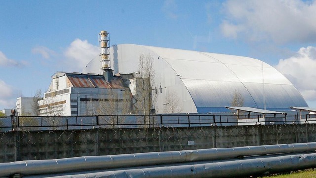 Ukraine, Chernobyl: Ein Schutzbau bede...erk Tschernobyl (Archivfoto von 2021).  | Foto: Efrem Lukatsky (dpa)