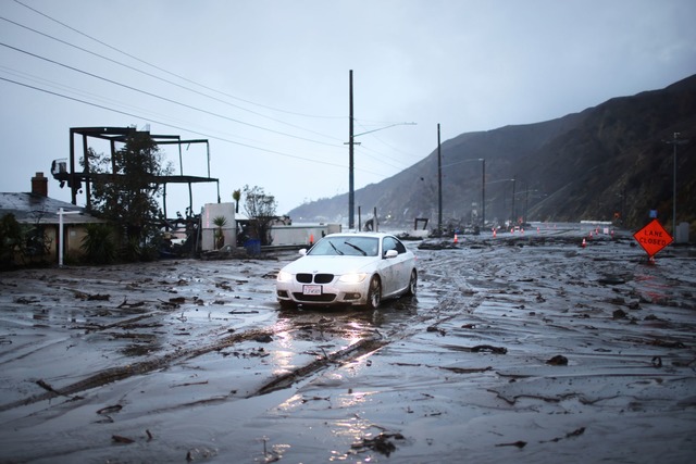 Ein heftiges Unwetter hat in der US-Me...&uuml;r &Uuml;berschwemmungen gesorgt.  | Foto: Ethan Swope/AP/dpa