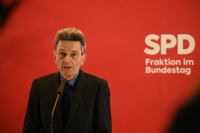 Rolf M&uuml;tzenich (SPD) h&auml;lt be...waltungshandeln f&uuml;r entscheidend.  | Foto: Sarah Knorr/dpa