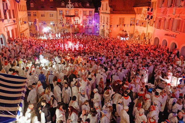 Viel Betrieb beim Hemdglunker-Umzug in Endingen 2024  | Foto: Ruth Seitz