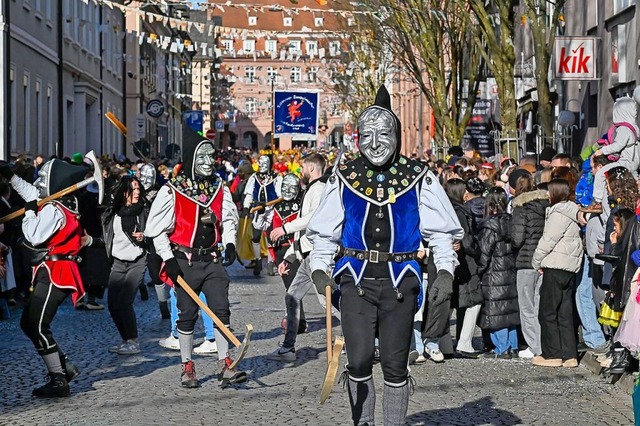 Bei bestem Wetter lockte der Fasnachts...eits viele Besucher in die Innenstadt.  | Foto: Endrik Baublies