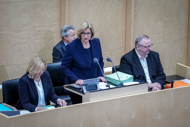 Der Bundesrat segnet zahlreiche, vom Bundestag schon beschlossene Gesetze ab.  | Foto: Kay Nietfeld/dpa