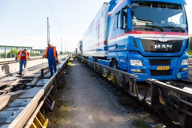 Lastwagen mssen auf zwei Brcken bei Denzlingen knftig mehr Abstand halten