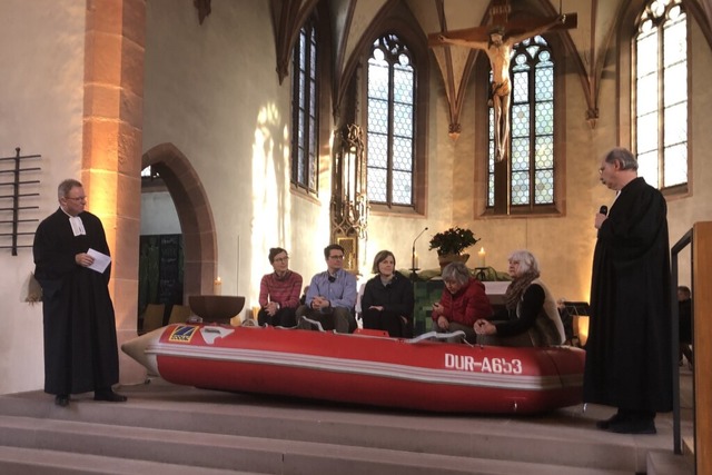 Talk-Runde in einem Boot in der Malterdinger Kirche.  | Foto: Kirchengemeinde