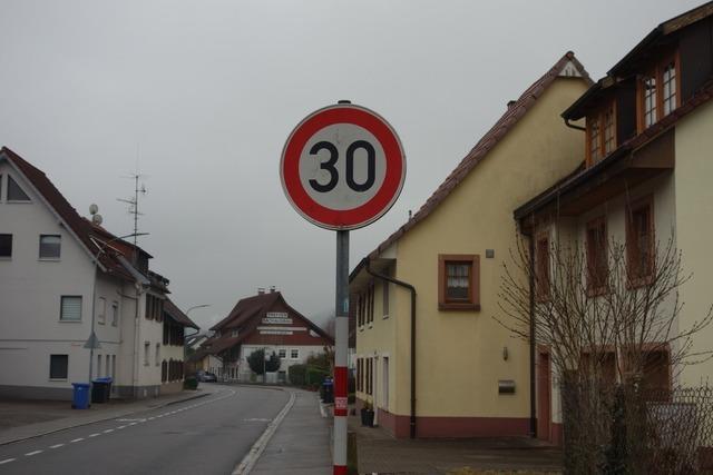 Verkehrsthemen in Langenau: Diskussion um E-Lade-Punkt, Radwegfhrung und Temporeduzierungen