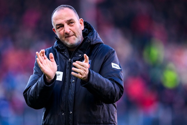 Frank Schmidt sieht den 1. FC Heidenheim auf dem richtigen Weg.  | Foto: Tom Weller/dpa