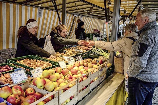 Wochenmarkt zieht wieder auf Schlossplatz