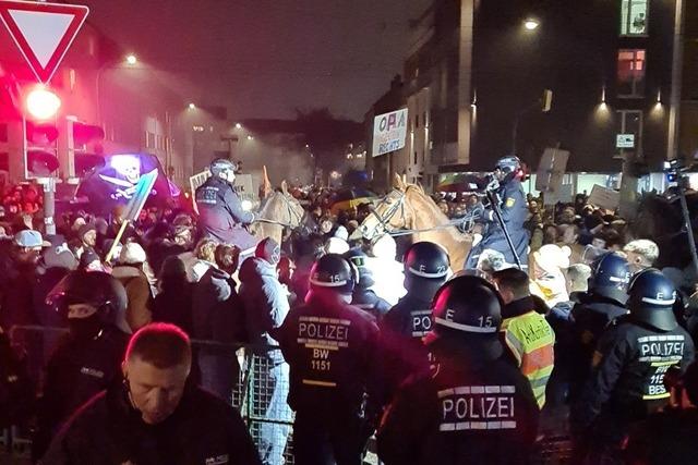 Anti-AfD-Demo in Freiburg: Wie kam es zum Einsatz der Polizeipferde? Demo-Teilnehmer schildert Details