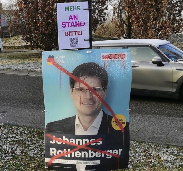 Beschmiertes Wahlplakat  | Foto: Ralf Burgmaier