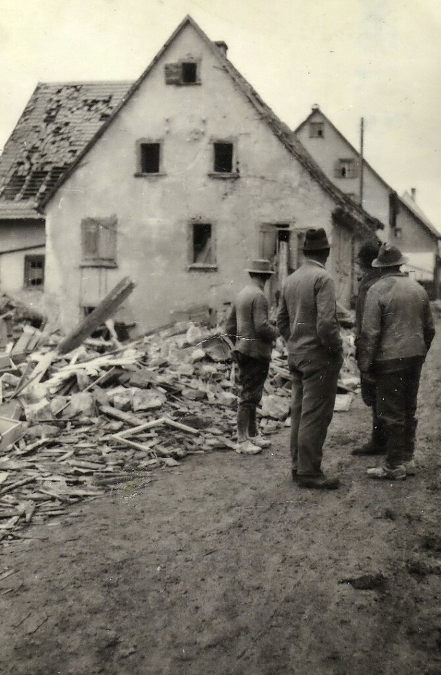 Tote, Verletzte, Zerstrung: Am 19. Fe... fielen mehrere Bomben auf Lffingen.   | Foto: Lotte und Walter Ratzer/Archiv Wamer