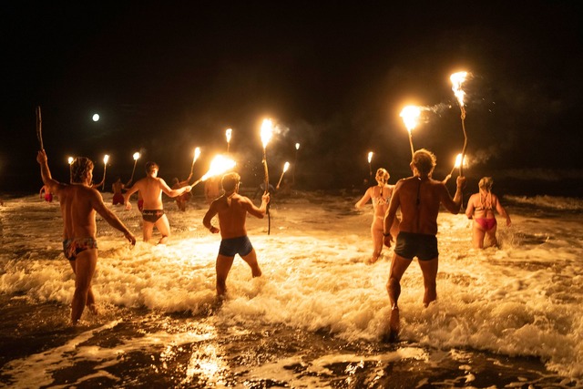 Rettungsschwimmer in Mar Azul, Argenti... Tag der Rettungsschwimmer zu begehen.  | Foto: Rodrigo Abd/AP/dpa