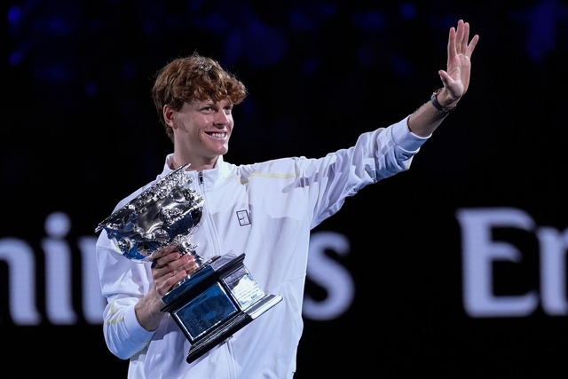 Seinen Sieg bei den Australian Open ge...er Zverev darf Jannik Sinner behalten.  | Foto: Asanka Brendon Ratnayake/AP/dpa