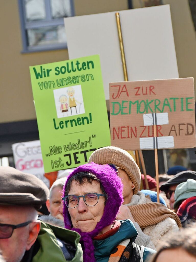 Run 2300 Menschen kamen zur Demokratie-Kundgebung in Lrrach