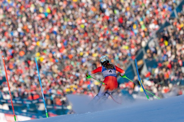 Die Schweiz mit Slalom-Weltmeisterin Camille Rast &uuml;berragt bei dieser WM.  | Foto: Expa/Johann Groder/APA/dpa