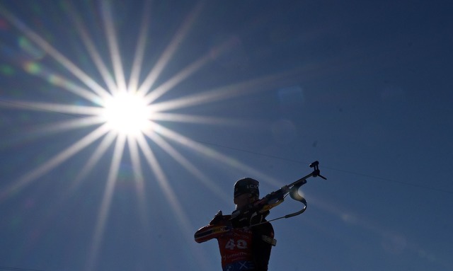 Johannes Thingnes Boe aus Norwegen am ...chaft in der Roland Arena Lenzerheide.  | Foto: Martin Schutt/dpa