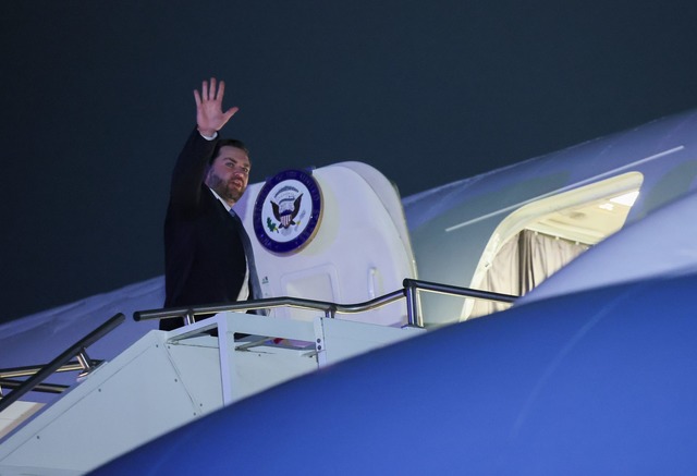 US-Vizepr&auml;sident Vance reiste am ...in M&uuml;nchen irritiert zur&uuml;ck.  | Foto: Leah Millis/Pool Reuters/AP/dpa