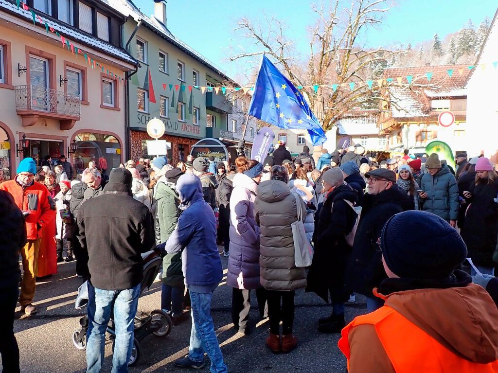 Bis zu 150 Teilnehmer nahmen an der Anti-AfD Demo in Elzach teil.