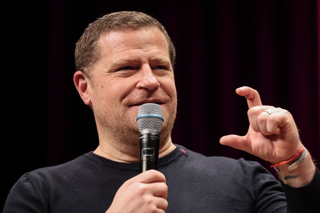 Eberl &auml;u&szlig;ert sich zu den Vertragsgespr&auml;chen mit Musiala.  | Foto: Christian Charisius/dpa