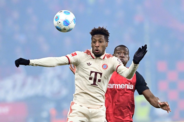 Bayer Leverkusen - Bayern M&uuml;nchen...ngsley Coman k&auml;mpfen um den Ball.  | Foto: Federico Gambarini/dpa