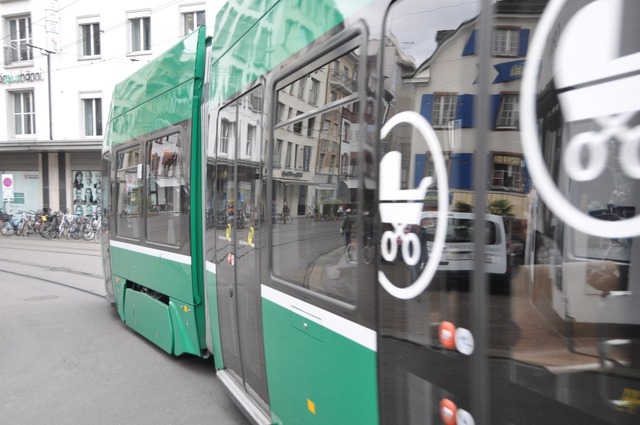 In Basel wurde ein Fugnger bei einem...enbahn schwerstverletzt. (Symbolbild)  | Foto: Daniel Gramespacher