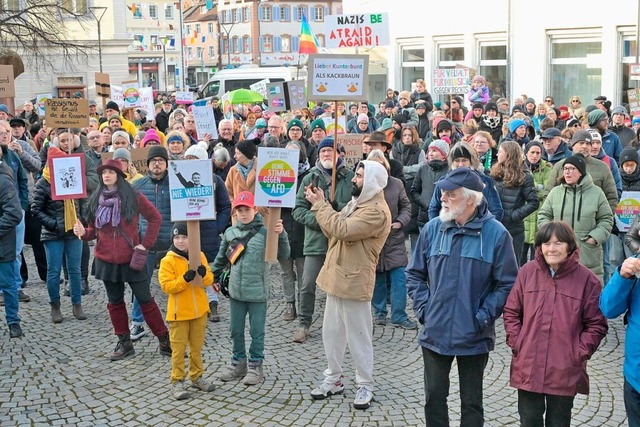 350 Teilnehmer kamen zur Protestverans...uf den kleinen Emmendinger Marktplatz.  | Foto: Markus Zimmermann