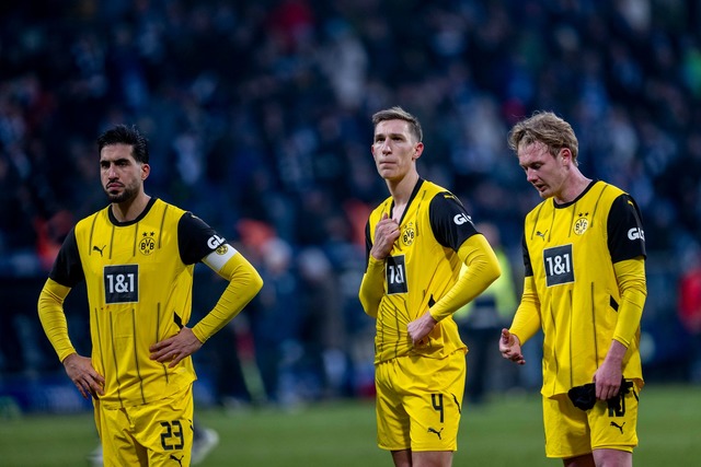 Frust und Ratlosigkeit: Dortmunds Emre..., Nico Schlotterbeck und Julian Brandt  | Foto: David Inderlied/dpa