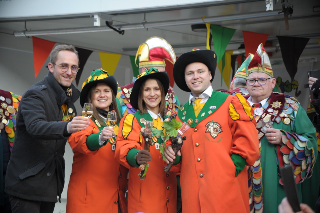 Tausende Besucher strmten am Samstag zum Fasnachtsumzug, den die Burkheimer Schnecken zum Jubilum ihres 55-jhrigen Bestehens auf die Beine stellten.