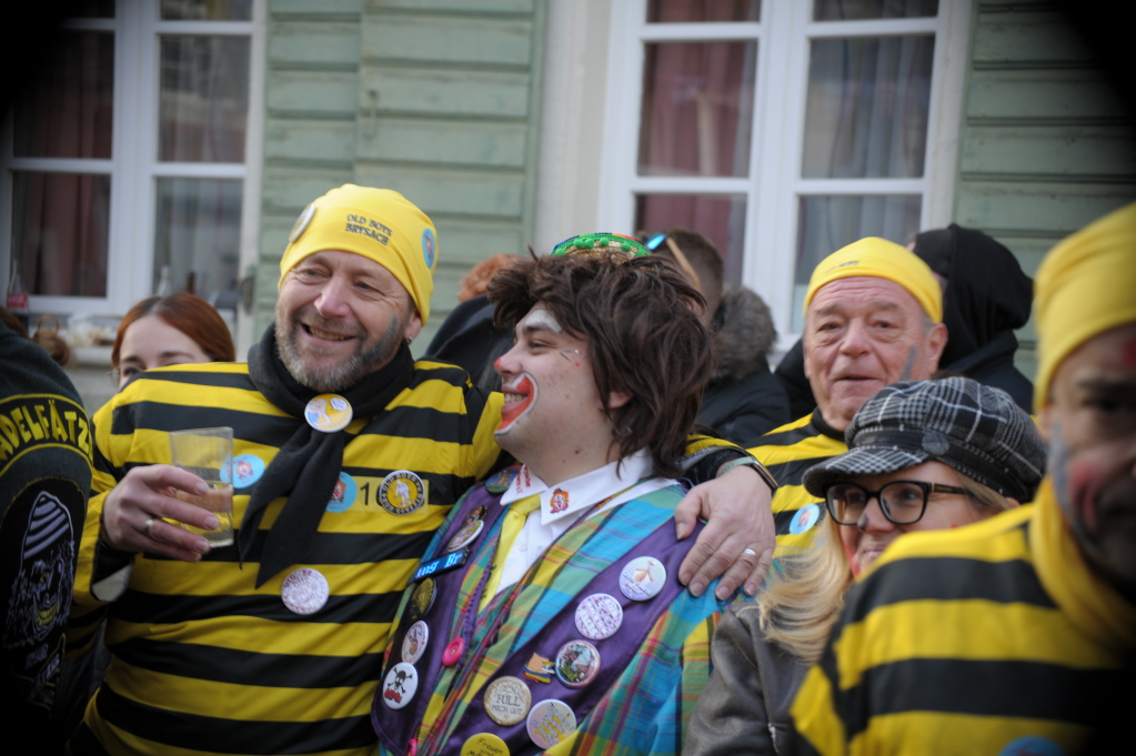 Tausende Besucher strmten am Samstag zum Fasnachtsumzug, den die Burkheimer Schnecken zum Jubilum ihres 55-jhrigen Bestehens auf die Beine stellten.