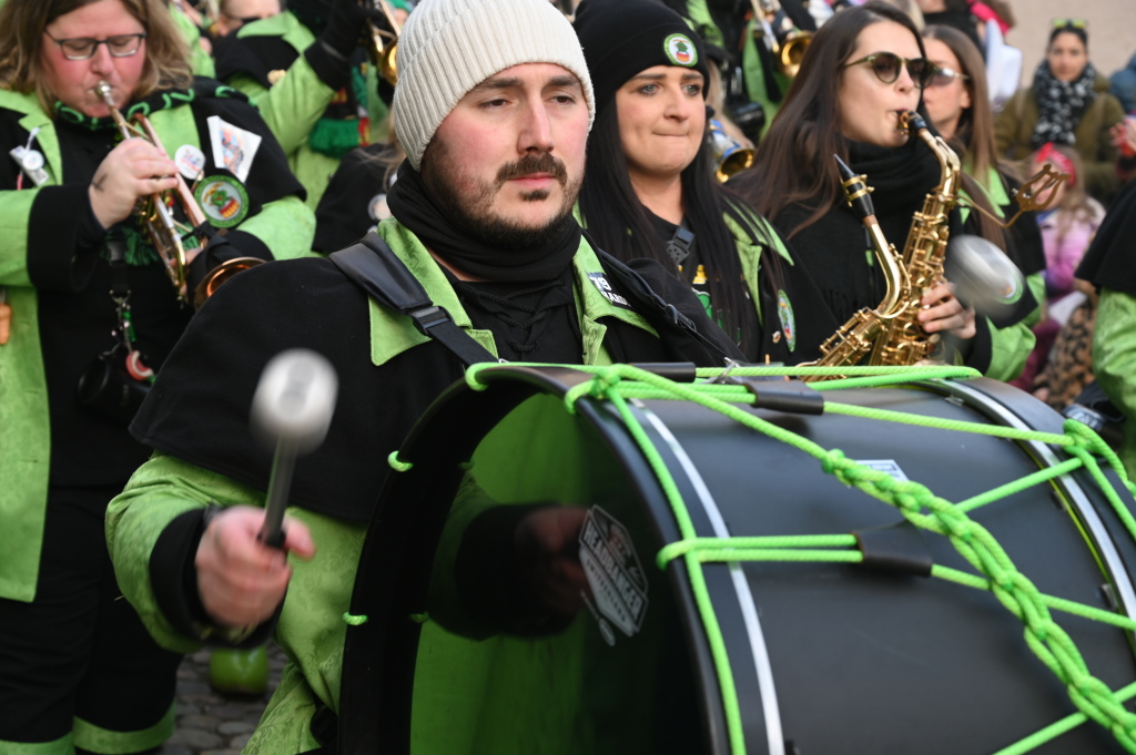 Tausende Besucher strmten am Samstag zum Fasnachtsumzug, den die Burkheimer Schnecken zum Jubilum ihres 55-jhrigen Bestehens auf die Beine stellten.