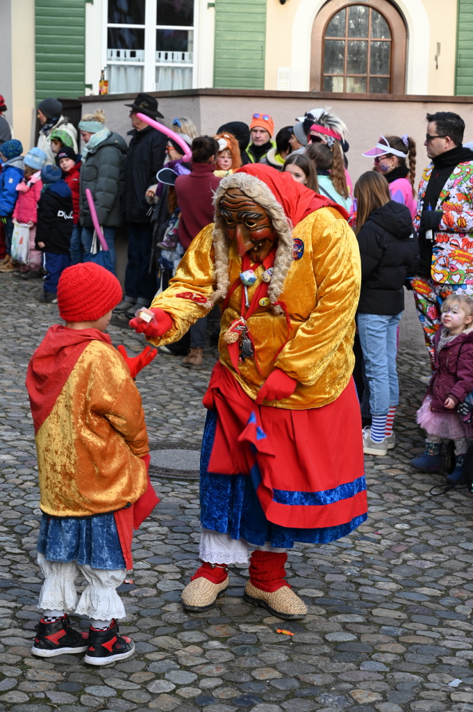 Tausende Besucher strmten am Samstag zum Fasnachtsumzug, den die Burkheimer Schnecken zum Jubilum ihres 55-jhrigen Bestehens auf die Beine stellten.