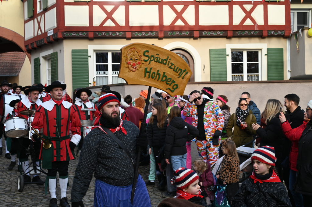 Tausende Besucher strmten am Samstag zum Fasnachtsumzug, den die Burkheimer Schnecken zum Jubilum ihres 55-jhrigen Bestehens auf die Beine stellten.