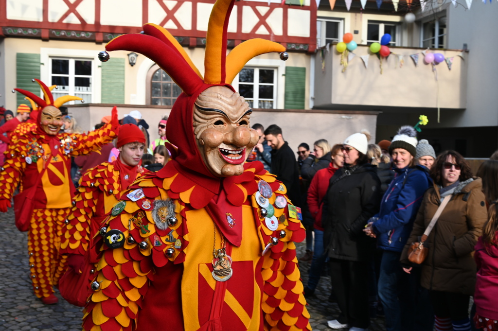 Tausende Besucher strmten am Samstag zum Fasnachtsumzug, den die Burkheimer Schnecken zum Jubilum ihres 55-jhrigen Bestehens auf die Beine stellten.