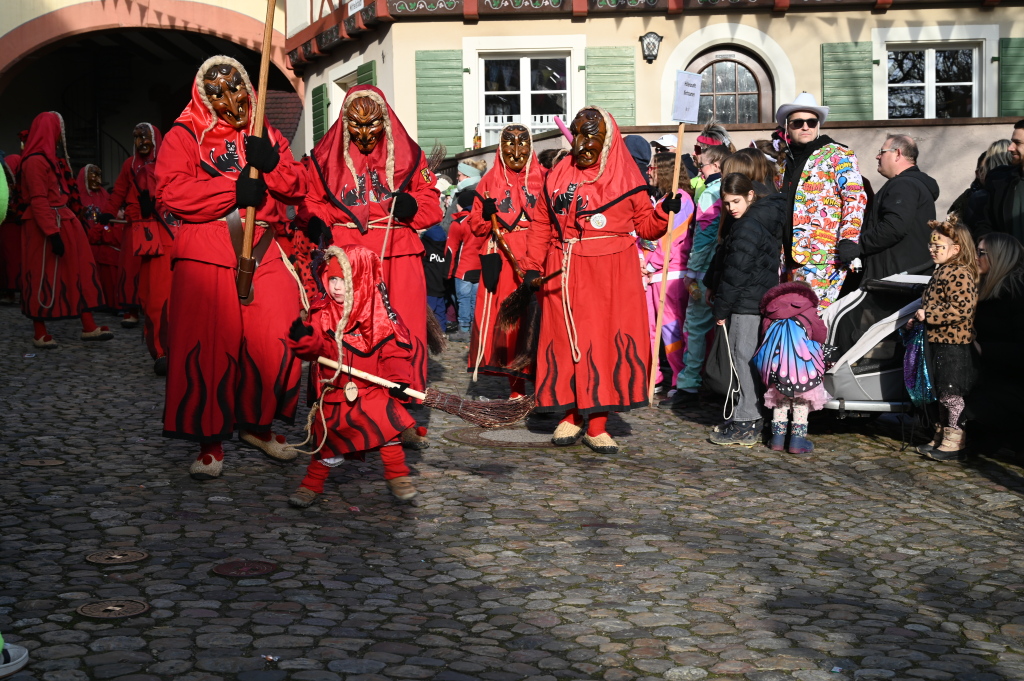 Tausende Besucher strmten am Samstag zum Fasnachtsumzug, den die Burkheimer Schnecken zum Jubilum ihres 55-jhrigen Bestehens auf die Beine stellten.