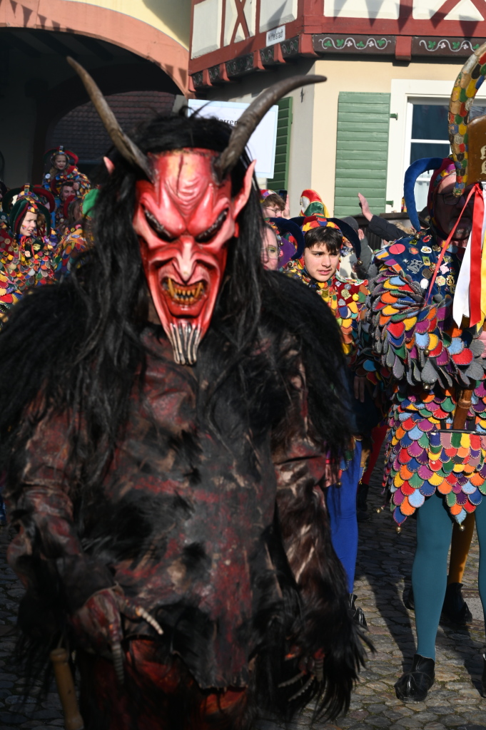 Tausende Besucher strmten am Samstag zum Fasnachtsumzug, den die Burkheimer Schnecken zum Jubilum ihres 55-jhrigen Bestehens auf die Beine stellten.