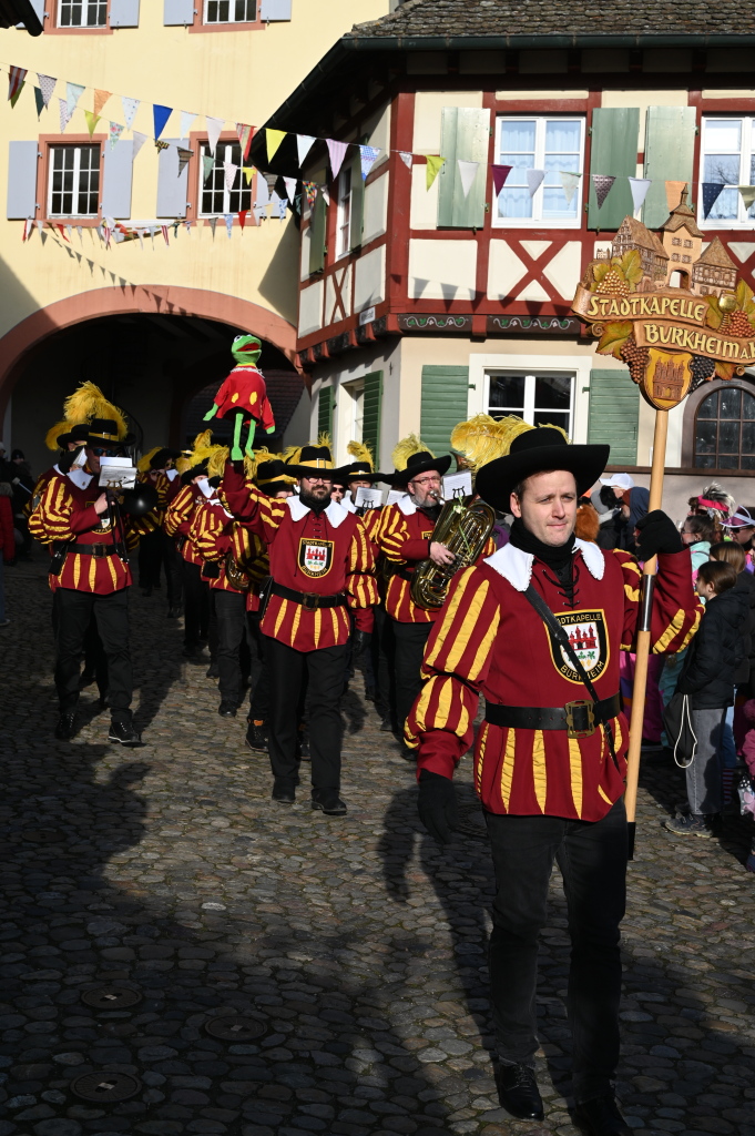 Tausende Besucher strmten am Samstag zum Fasnachtsumzug, den die Burkheimer Schnecken zum Jubilum ihres 55-jhrigen Bestehens auf die Beine stellten.