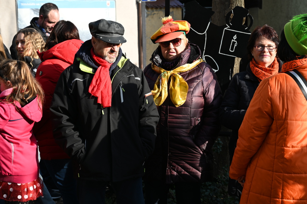 Tausende Besucher strmten am Samstag zum Fasnachtsumzug, den die Burkheimer Schnecken zum Jubilum ihres 55-jhrigen Bestehens auf die Beine stellten.