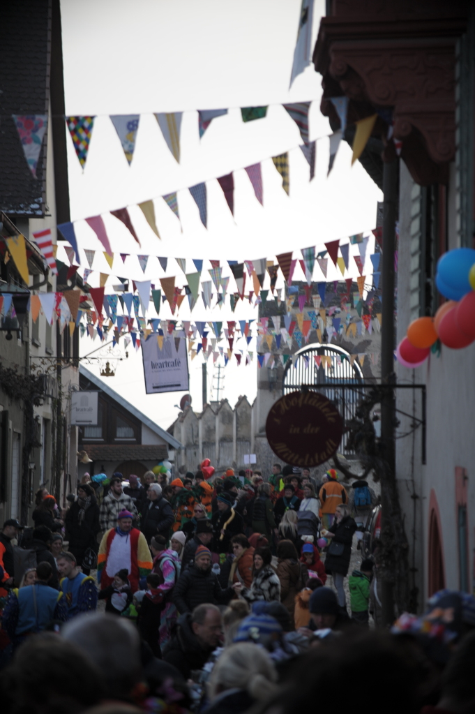 Tausende Besucher strmten am Samstag zum Fasnachtsumzug, den die Burkheimer Schnecken zum Jubilum ihres 55-jhrigen Bestehens auf die Beine stellten.